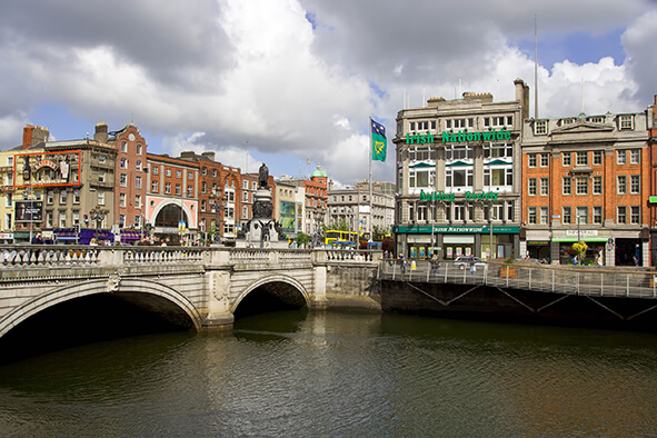 Students will have the opportunity to be immersed in their field of choice through a full-time internship while enjoying life in Dublin through a combination of cultural activities and excursions offered through CEA CAPA, as well as opportunities for individual travel and exploration. 